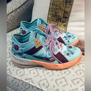 NEW Nike x Mimi Plange
LeBron 18 Low "Daughters" Sneakers 4.5Y